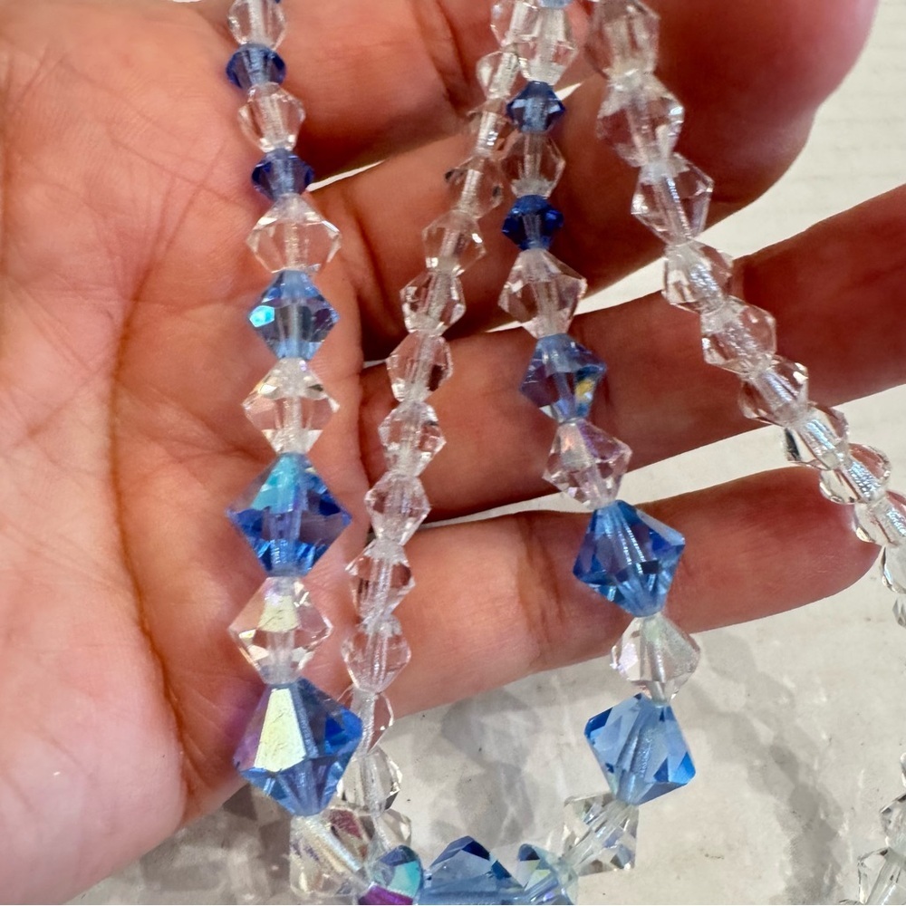 Vintage Aurora Borealis Graduated Crystal ICE BLUE & CLEAR Glass Beaded Necklace